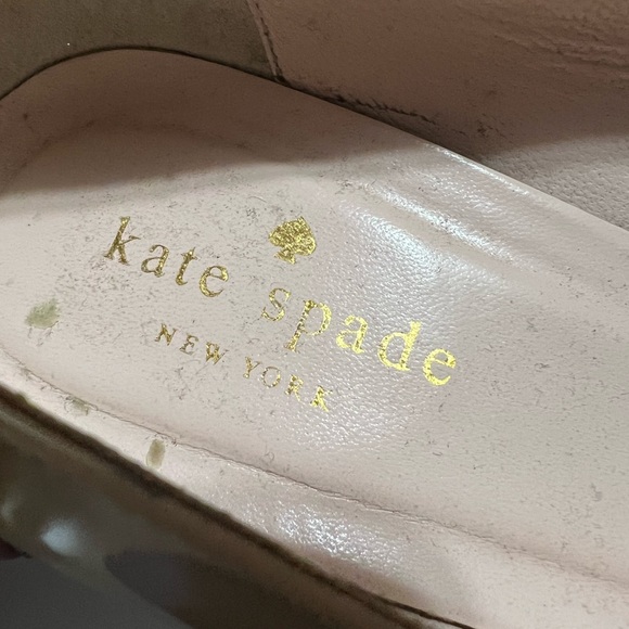 KATE SPADE BEIGE TAN PATENT LEATHER PUMPS HEEL 2” SIZE 7 1/2 M ITALY - Picture 6 of 7